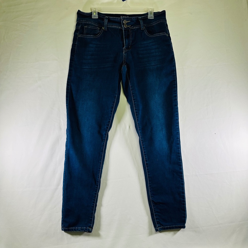 Women's Straight Leg Jeans in Dark Blue Wash